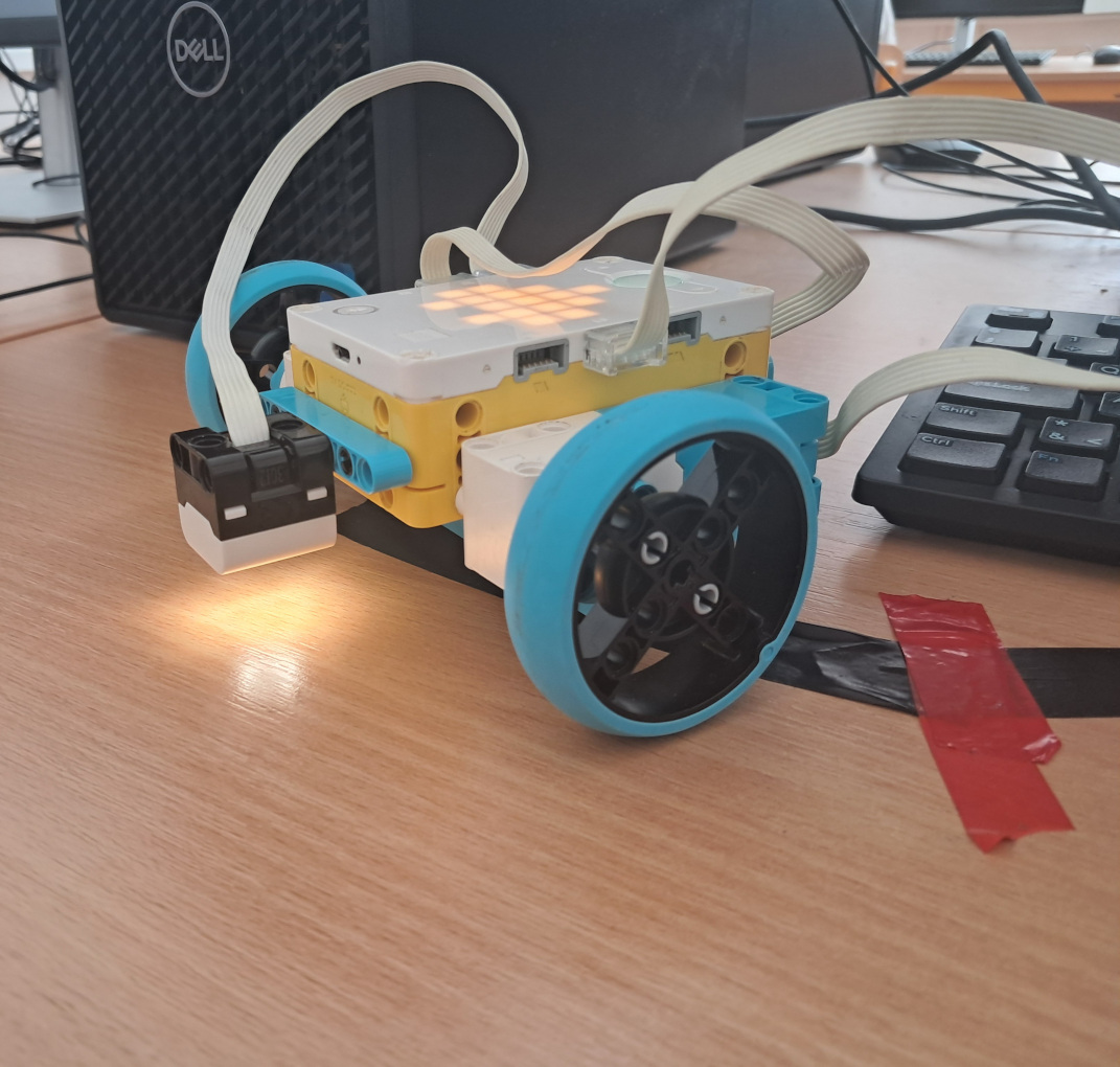 Robot elektricka lucka hanka.jpg
