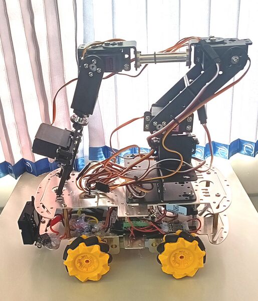 Súbor:Oganeson robot2.jpg