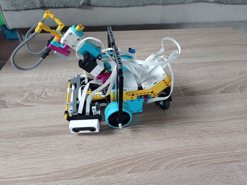 Súbor:Robot zboku.jpg