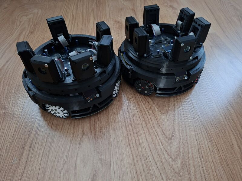 Súbor:Mushrooms Bots Together AW.jpg